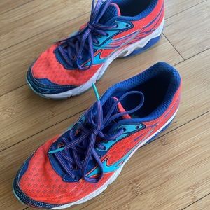 MIZUNO Wave Catalyst W7.5